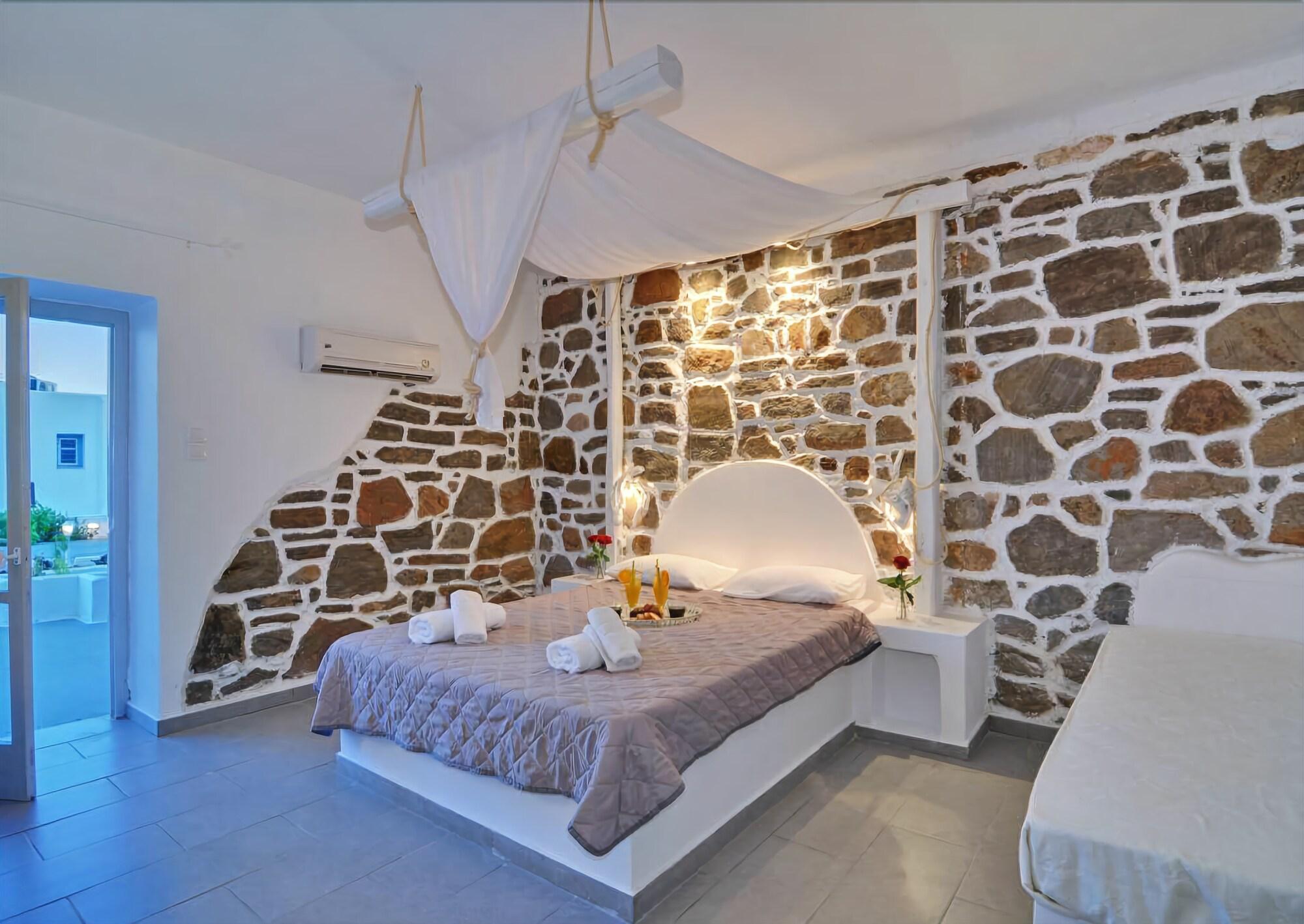 Hotel Adamas Екстериор снимка