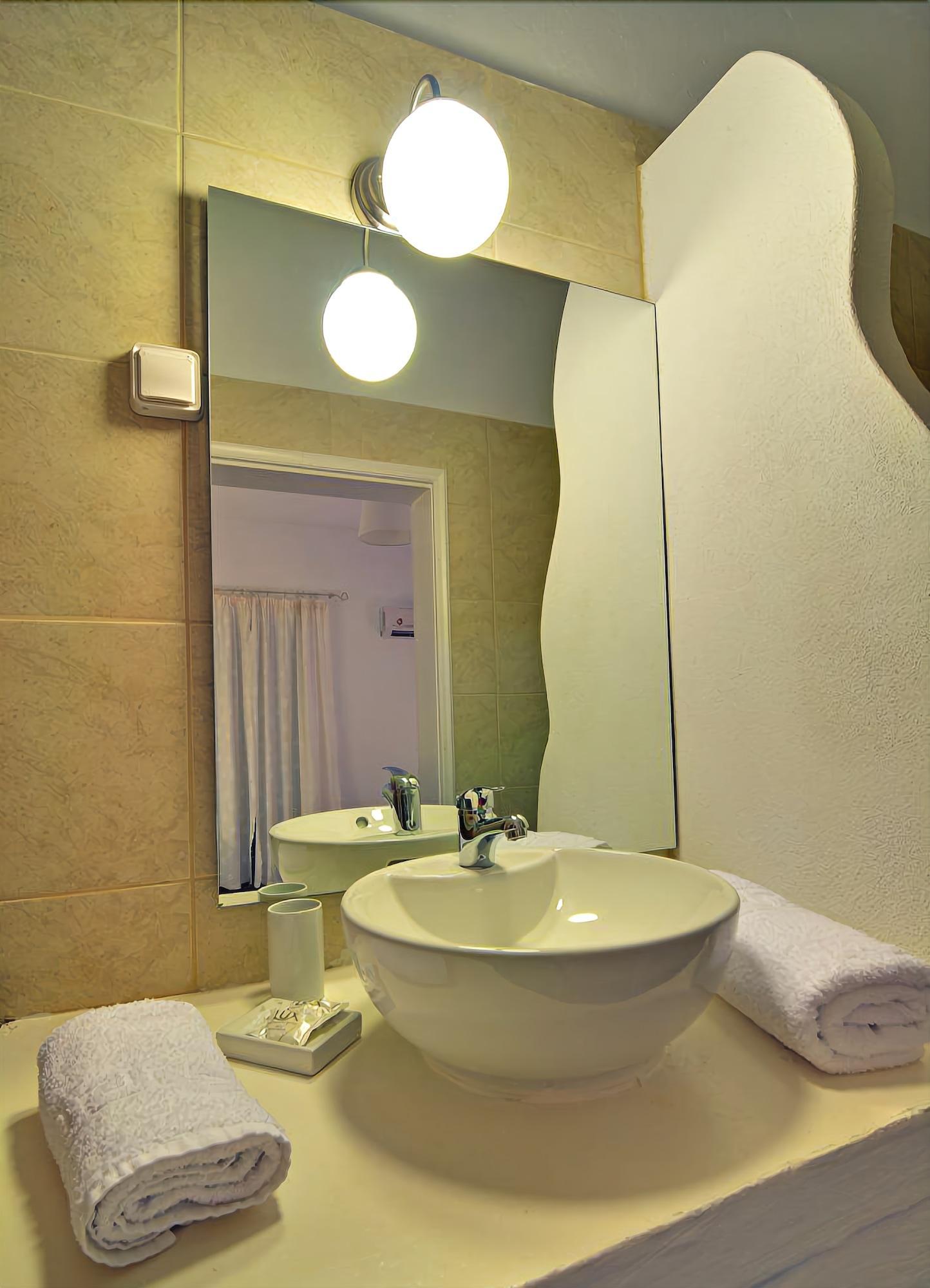Hotel Adamas Екстериор снимка